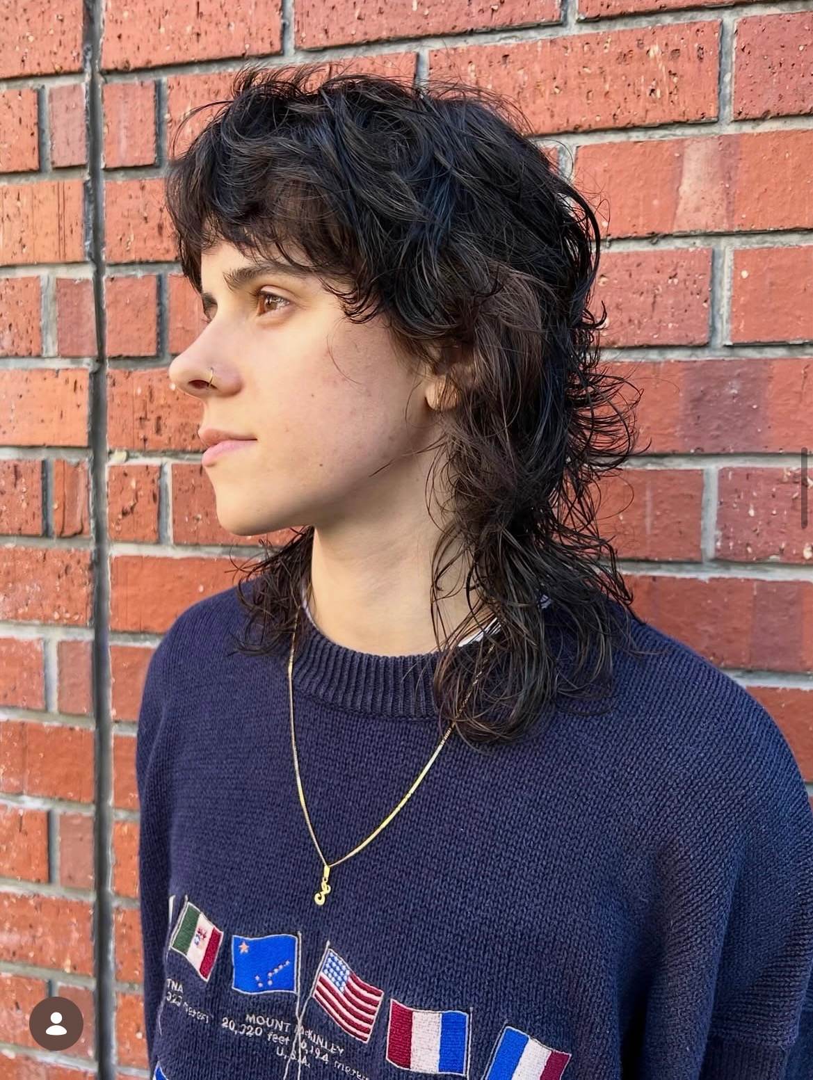 A voluminous curly wolf cut using the waterfall layering technique on natural 3A curls, showcasing bounce and face-framing texture at Assort Osaka.