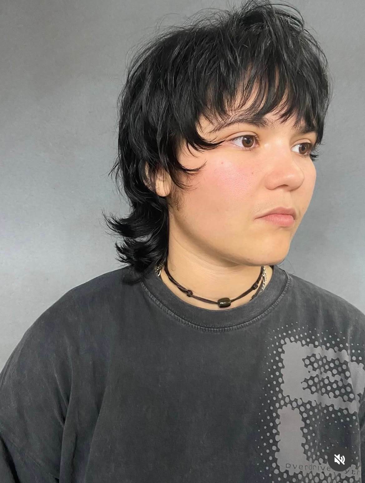 A trendy Bixie Wolf haircut—a hybrid of a pixie and a shag—featuring choppy crown layers and a textured nape, styled at Assort Osaka.